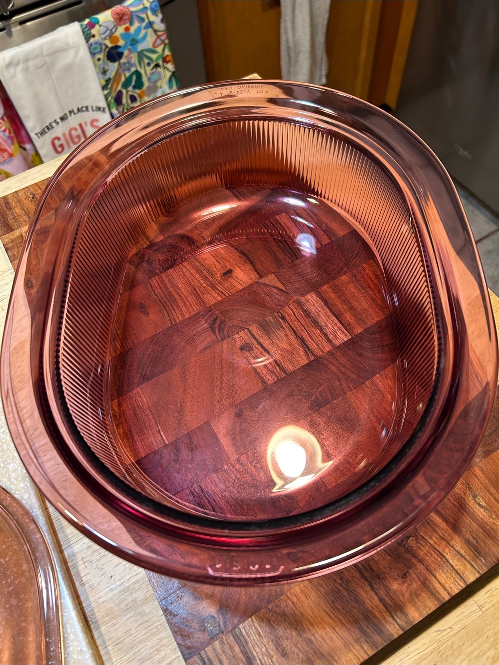 Visions cranberry 4Qt roaster Dutch oven dish. Perfect condition - Picture 4 of 10